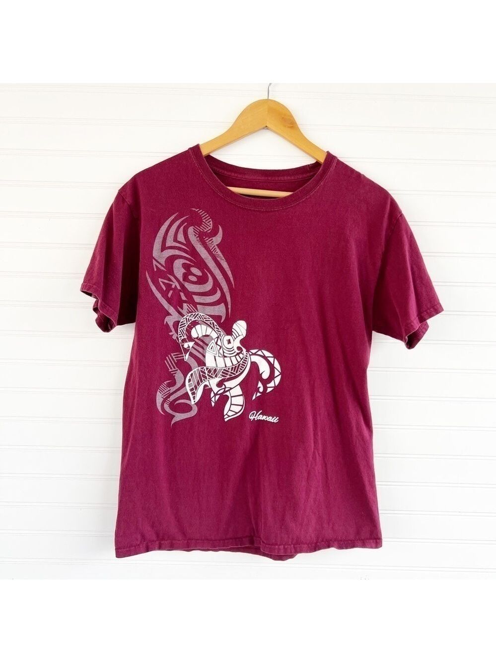 Hawaii graphic T-shirt Size Medium